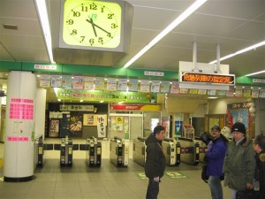 早朝の代々木駅