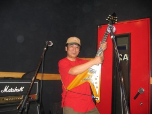 秘密兵器フライングＶ！！