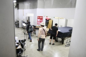 バックステージ