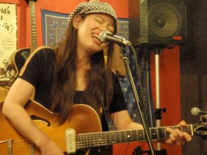 現　マダムギター